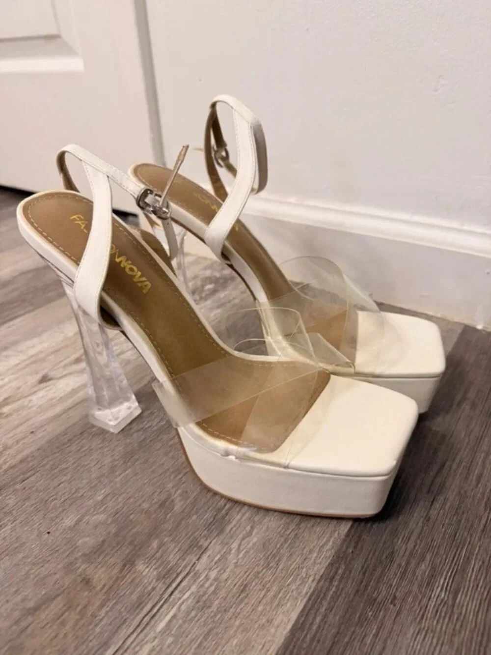 Fashion Nova​​​ white low